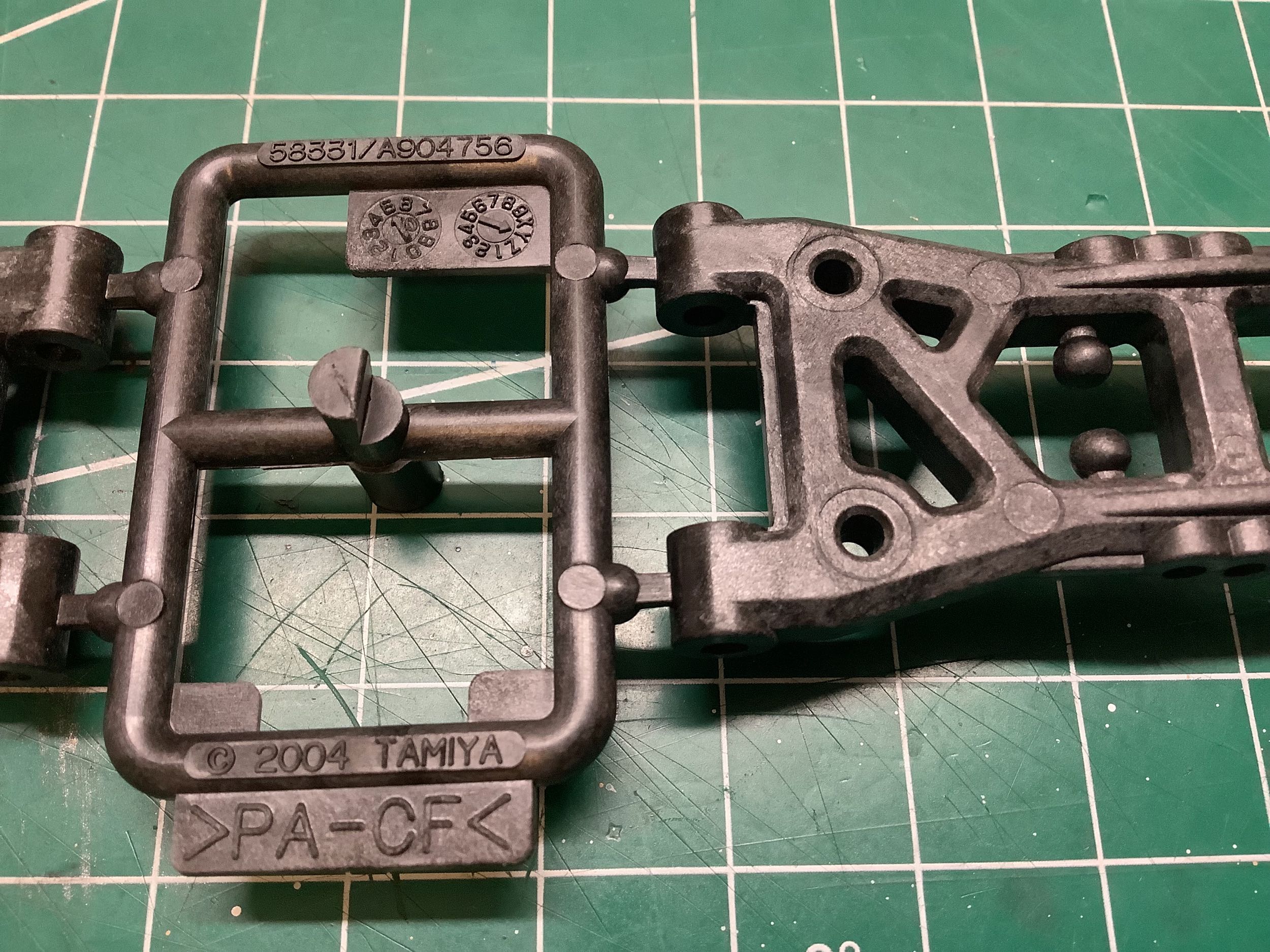 Tamiya SP.1190 Supporto Ammortizzatore Anteriore TRF415MS – Ricambio Originale Modellismo